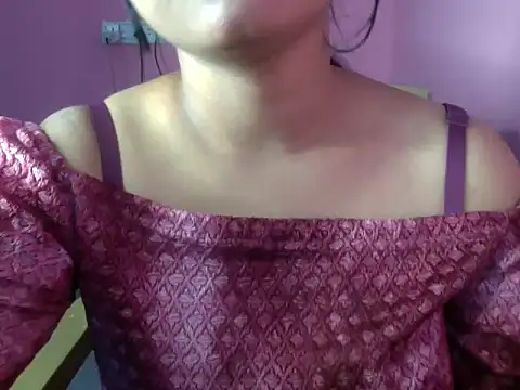 Snapshot of Bad_girl_kayraa_ chatting on 12-15-25, 08:51 Bad girl kayraa online show from 12-15-25, 08:51