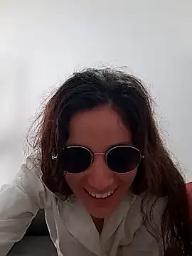 Snapshot of Marestrella-25 chatting on 12-18-25, 12:33 Marestrella-25 online show from 12-18-25, 12:33