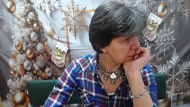 Snapshot of LunaDobra chatting on 12-17-25, 12:11 LunaDobra online show from 12-17-25, 12:11