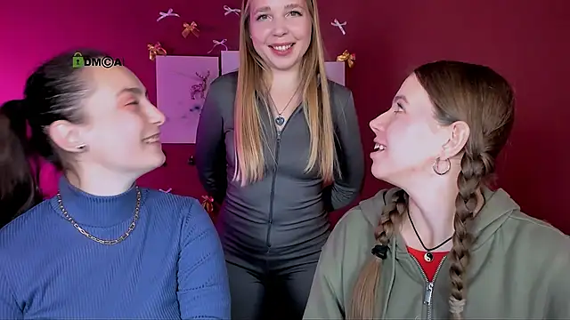 Snapshot of jenna_elayne chatting on 12-20-25, 10:00 jenna elayne online show from 12-20-25, 10:00