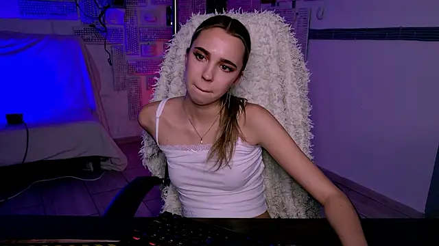 Snapshot of KimPorins chatting on 02-14-26, 04:37 KimPorins online show from 02-14-26, 04:37