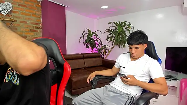 HotThreesoome online show from 02-03-26, 12:32