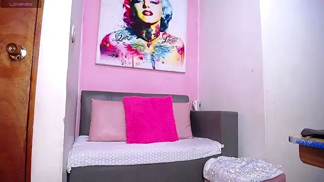 Snapshot of danycute_ chatting on 02-14-26, 02:47 danycute online show from 02-14-26, 02:47