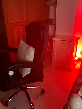 EmiHarrys online show from 12-15-25, 10:14