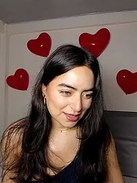 Snapshot of saasha_Petit chatting on 02-13-26, 10:33 saasha Petit online show from 02-13-26, 10:33