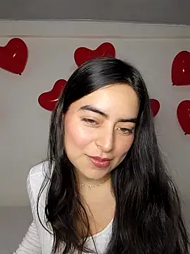 Snapshot of saasha_Petit chatting on 02-18-26, 10:33 saasha Petit online show from 02-18-26, 10:33