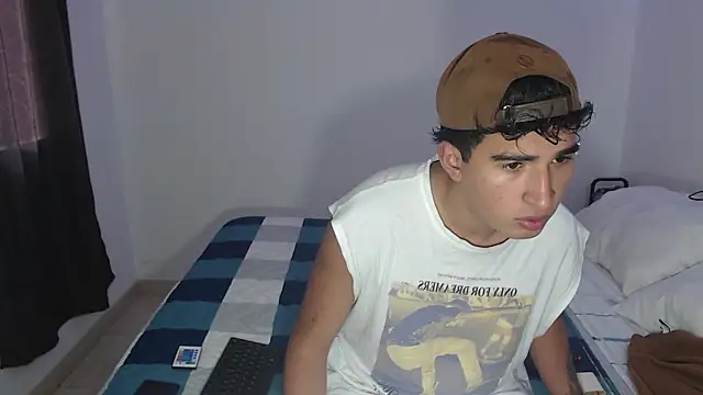 Snapshot of Dave_hot1 chatting on 12-13-25, 08:47 Dave hot1 online show from 12-13-25, 08:47