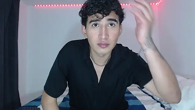 Snapshot of Dave_hot1 chatting on 12-17-25, 04:51 Dave hot1 online show from 12-17-25, 04:51