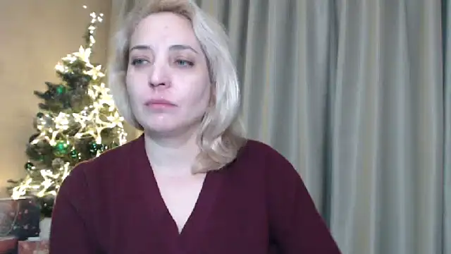 Snapshot of sweetpussy chatting on 12-28-24, 03:15 sweetpussy online show from 12-28-24, 03:15