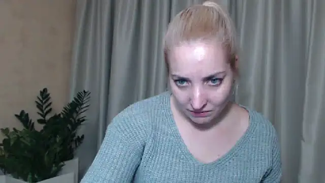 Snapshot of sweetpussy chatting on 01-10-25, 10:25 sweetpussy online show from 01-10-25, 10:25