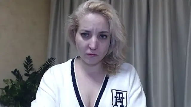 Snapshot of sweetpussy chatting on 01-17-25, 03:11 sweetpussy online show from 01-17-25, 03:11