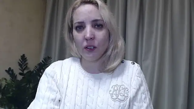 Snapshot of sweetpussy chatting on 01-31-25, 03:55 sweetpussy online show from 01-31-25, 03:55
