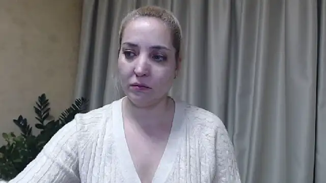 Snapshot of sweetpussy chatting on 02-04-25, 03:26 sweetpussy online show from 02-04-25, 03:26