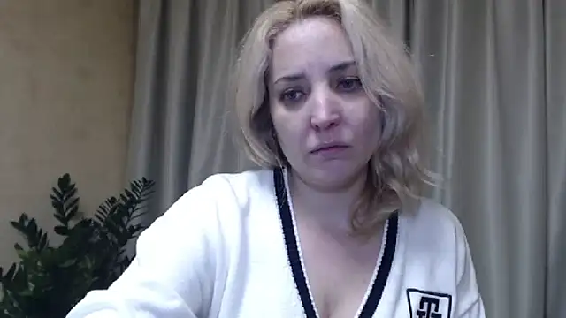 Snapshot of sweetpussy chatting on 02-13-25, 05:33 sweetpussy online show from 02-13-25, 05:33