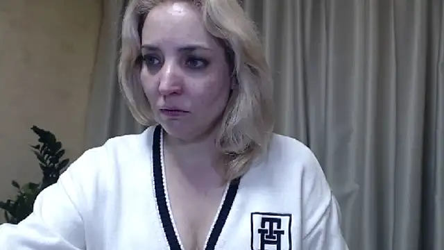 Snapshot of sweetpussy chatting on 03-05-25, 01:39 sweetpussy online show from 03-05-25, 01:39