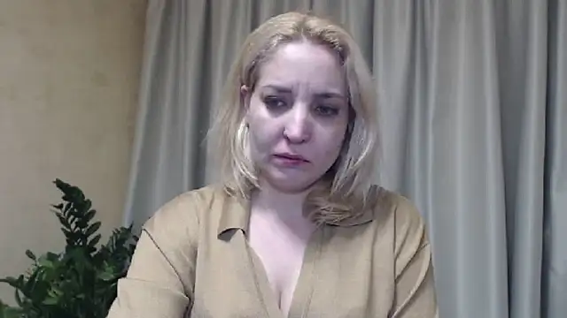 Snapshot of sweetpussy chatting on 03-08-25, 06:05 sweetpussy online show from 03-08-25, 06:05