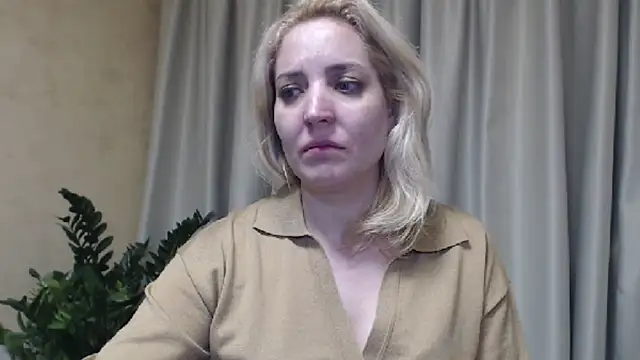 Snapshot of sweetpussy chatting on 03-08-25, 09:08 sweetpussy online show from 03-08-25, 09:08