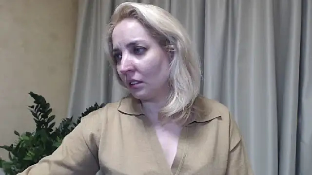 Snapshot of sweetpussy chatting on 03-09-25, 01:48 sweetpussy online show from 03-09-25, 01:48