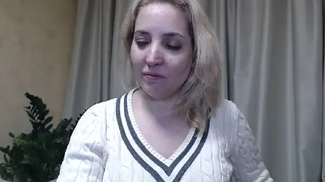 Snapshot of sweetpussy chatting on 03-13-25, 04:23 sweetpussy online show from 03-13-25, 04:23