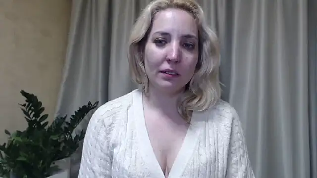 Snapshot of sweetpussy chatting on 03-15-25, 09:05 sweetpussy online show from 03-15-25, 09:05