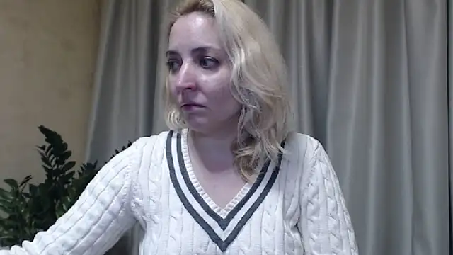 Snapshot of sweetpussy chatting on 03-18-25, 05:31 sweetpussy online show from 03-18-25, 05:31