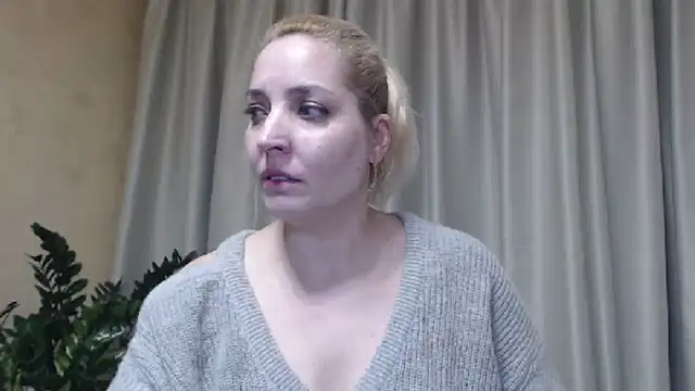 Snapshot of sweetpussy chatting on 03-19-25, 03:29 sweetpussy online show from 03-19-25, 03:29