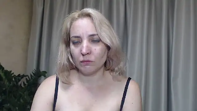 Snapshot of sweetpussy chatting on 09-09-25, 04:06 sweetpussy online show from 09-09-25, 04:06