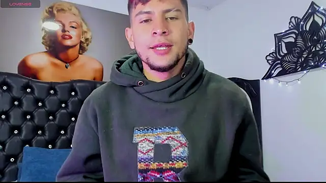 vaalentiino online show from 12-20-25, 03:30