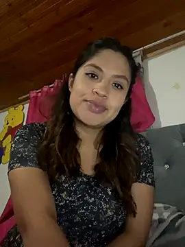 Snapshot of Alana-fox chatting on 12-17-25, 04:51 Alana-fox online show from 12-17-25, 04:51