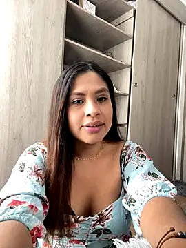 Snapshot of Alana-fox chatting on 12-17-25, 04:57 Alana-fox online show from 12-17-25, 04:57