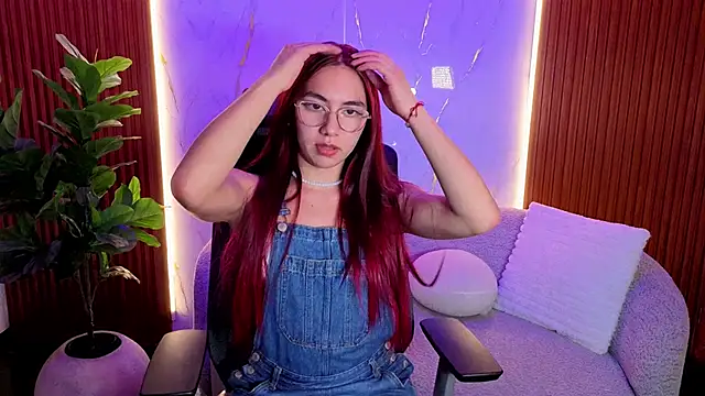 Snapshot of scarlettvg chatting on 12-05-25, 04:32 scarlettvg online show from 12-05-25, 04:32