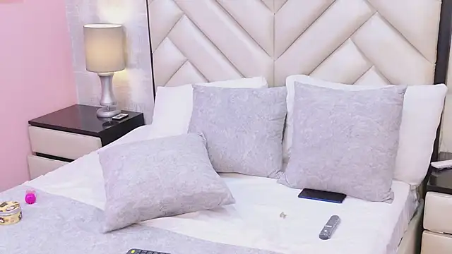 HeatherHazell online show from 12-14-25, 03:39