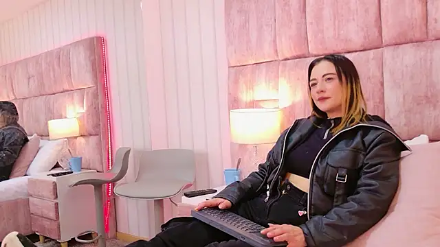 HeatherHazell online show from 12-16-25, 03:00