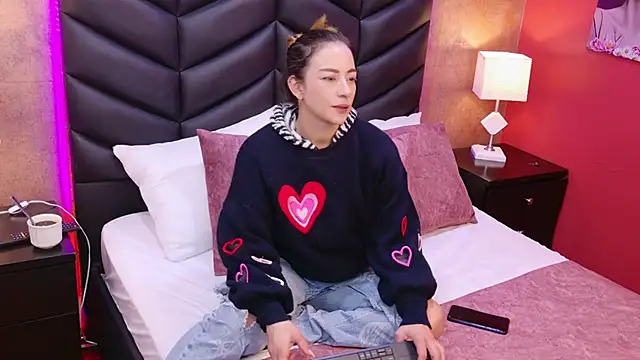 HeatherHazell online show from 12-17-25, 03:12