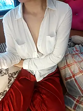 Snapshot of Alone_nothing chatting on 02-21-26, 02:23 Alone nothing online show from 02-21-26, 02:23