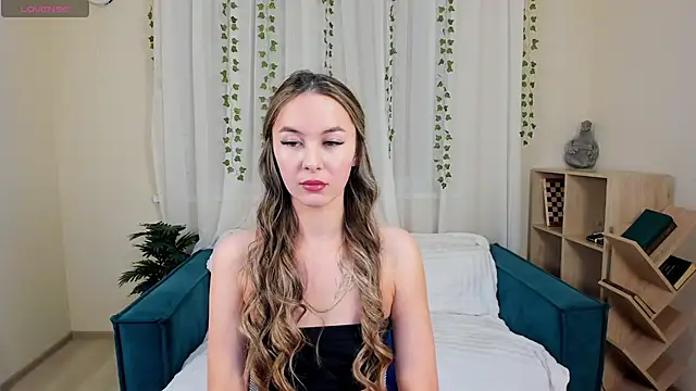 Snapshot of LunaCurly_ chatting on 12-17-25, 11:49 LunaCurly online show from 12-17-25, 11:49