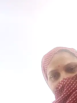 Snapshot of Miss_Varma chatting on 12-18-25, 07:14 Miss Varma online show from 12-18-25, 07:14