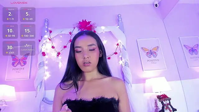 Snapshot of GabbyGrifin chatting on 12-17-25, 07:53 GabbyGrifin online show from 12-17-25, 07:53