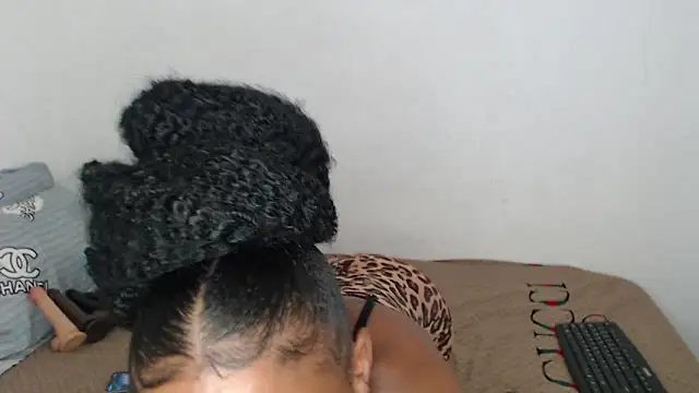 Belle2556 online show from 12-23-25, 07:28