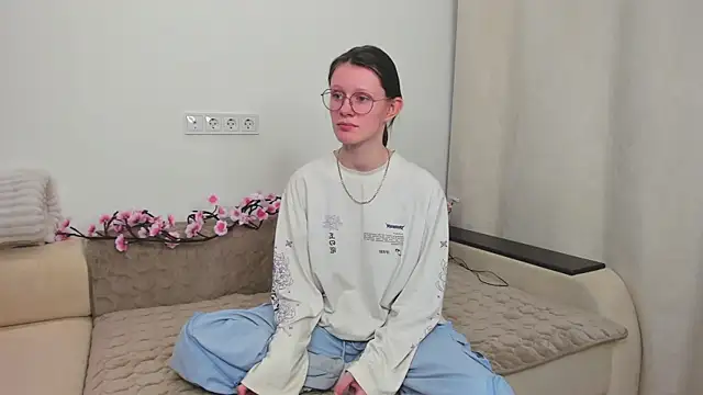 Snapshot of RoxyHerena chatting on 12-22-25, 12:35 RoxyHerena online show from 12-22-25, 12:35