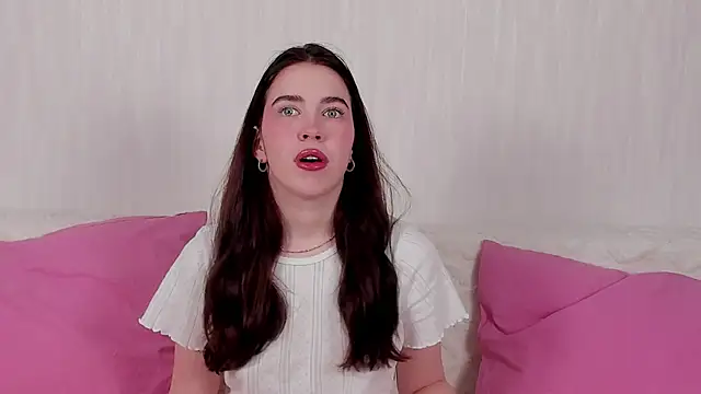 Kimberlybondd online show from 12-15-25, 08:35