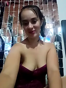 Snapshot of Heidy_Klum_ chatting on 12-17-25, 12:38 Heidy Klum online show from 12-17-25, 12:38