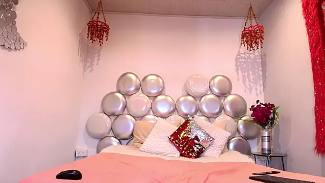 Snapshot of sammy_blaze chatting on 12-15-25, 06:56 sammy blaze online show from 12-15-25, 06:56