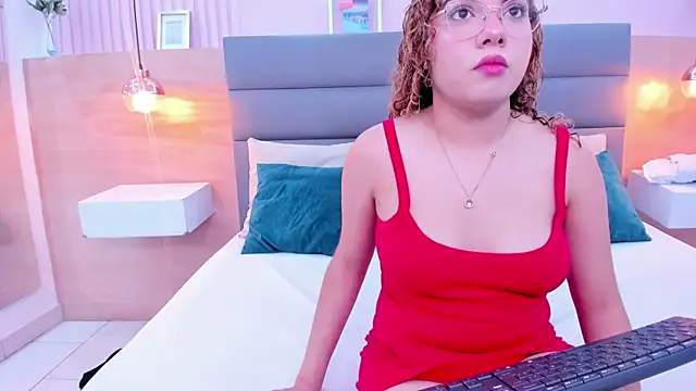 Snapshot of abril_dolly chatting on 12-18-25, 12:22 abril dolly online show from 12-18-25, 12:22