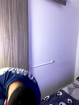 Snapshot of Goldenknight33 chatting on 12-17-25, 05:08 Goldenknight33 online show from 12-17-25, 05:08