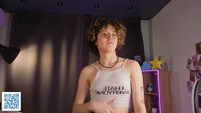 Snapshot of YaniraHalliburton chatting on 12-14-25, 06:12 YaniraHalliburton online show from 12-14-25, 06:12