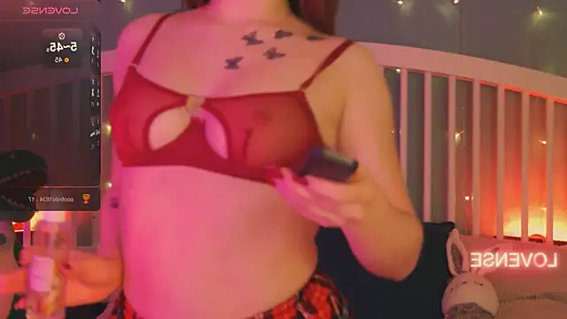 Snapshot of AprilFarrowy chatting on 12-19-25, 01:07 AprilFarrowy online show from 12-19-25, 01:07