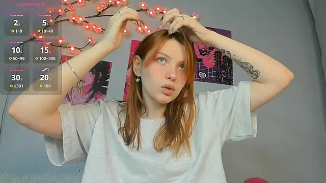 Snapshot of PinkPout chatting on 12-17-25, 04:24 PinkPout online show from 12-17-25, 04:24