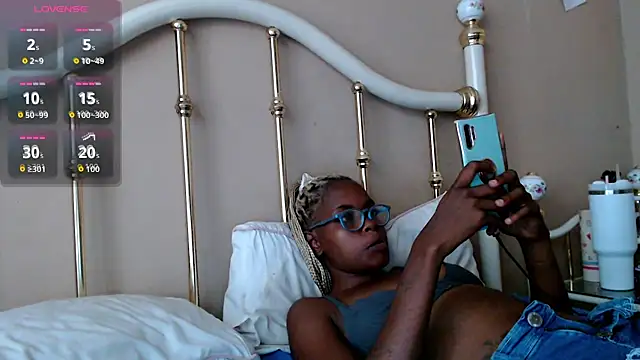 Snapshot of xSATIVAx chatting on 01-19-26, 02:32 xSATIVAx online show from 01-19-26, 02:32