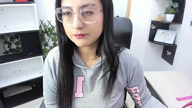 Snapshot of sophi_hardd_ chatting on 02-04-26, 03:07 sophi hardd online show from 02-04-26, 03:07